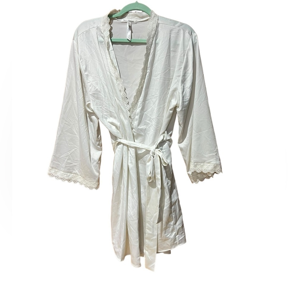 Flora Nikrooz White Silky Robe with Lace Trim - Women’s Size XL
